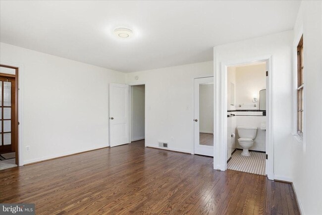 Building Photo - 904 N Ivy St