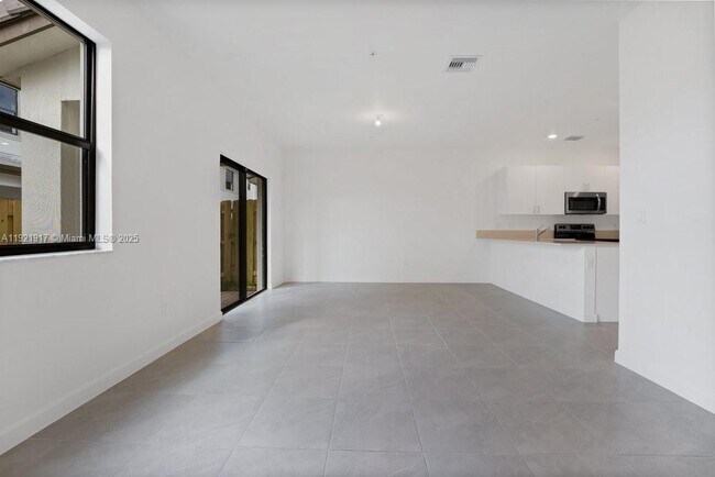 Building Photo - 286 SW 159th Dr