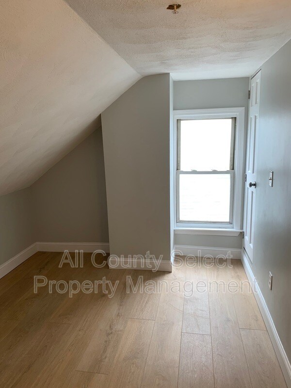 Building Photo - 351 Summer St