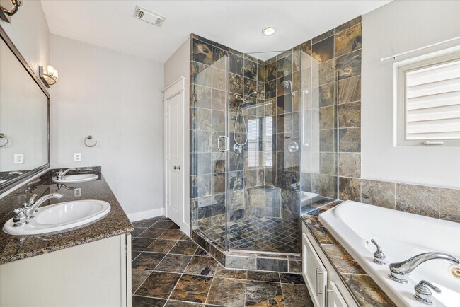 Building Photo - 2119 Cohn St