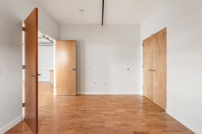 Building Photo - Enjoy all that Logan Circle and Mount Vernon Square have to offer in this modern and bright 2 bed...