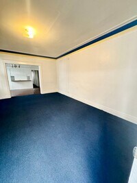 Building Photo - Spacious Unit