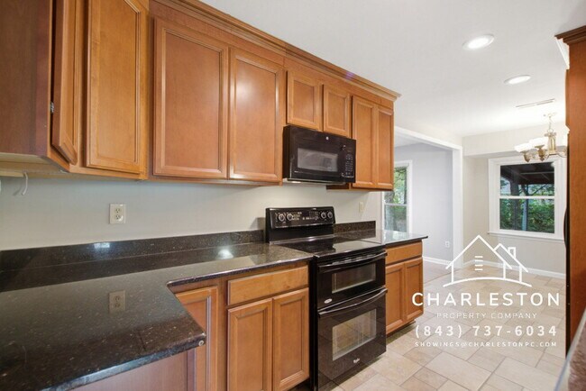Building Photo - 2067 Dogwood Rd