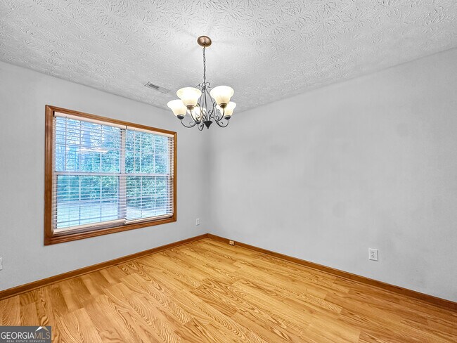 Building Photo - 290 Cornwallis Way