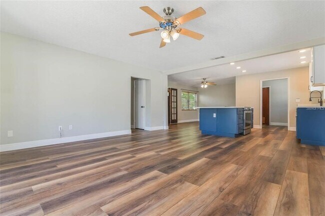Building Photo - 725 Laurel Way