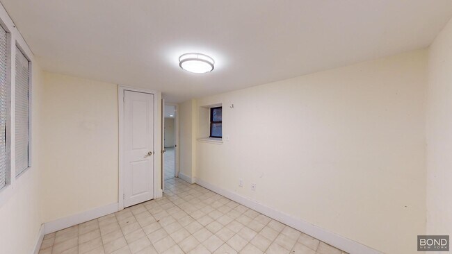 Building Photo - 36 W 73rd St