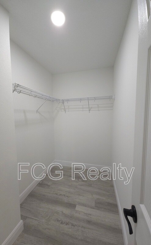 Building Photo - 9412 N Pineview Way