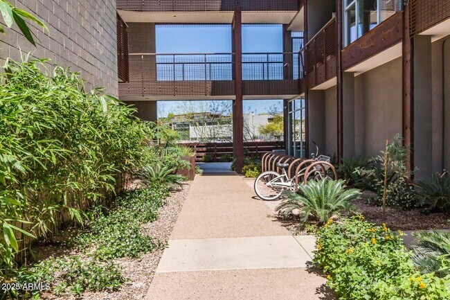 Building Photo - 4747 N Scottsdale Rd