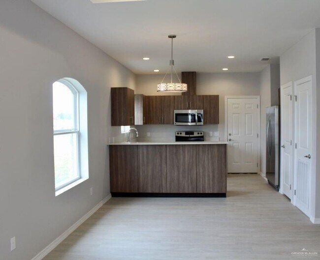 Building Photo - 10 Jackson St