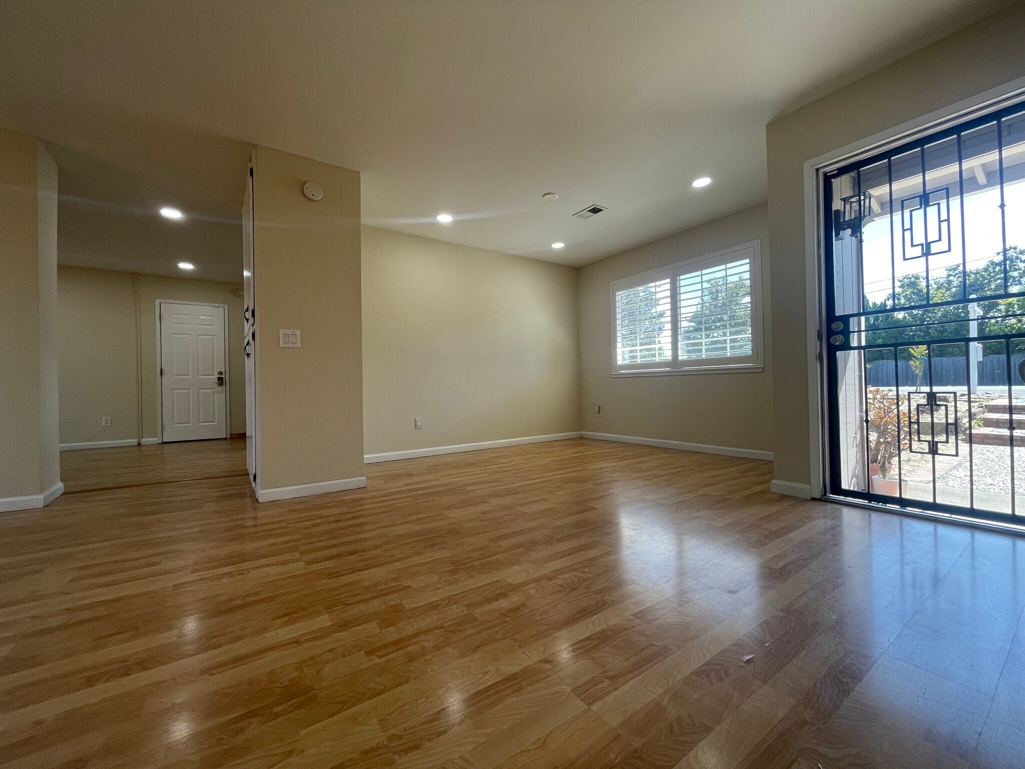 Dining Room near Entryway - 1650 Farm Bureau Rd