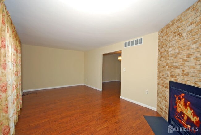 Building Photo - 21 Rosewood Ct