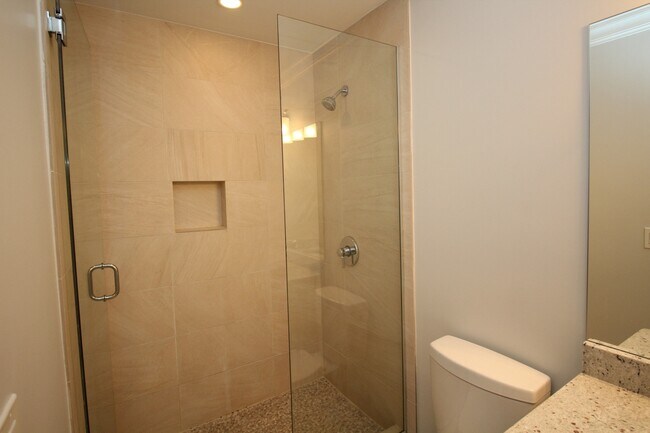 Building Photo - 1609 W Warren Blvd
