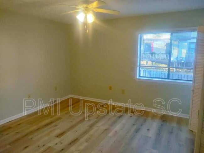 Building Photo - 100 Buttercup Way