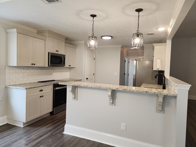 Building Photo - 4 Bedroom Ranch in Willow Oak Village