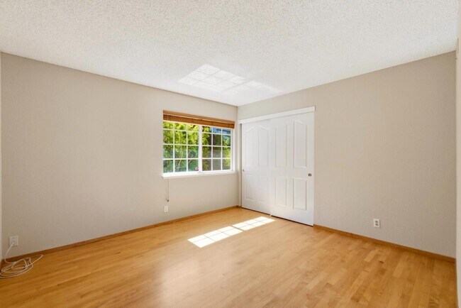 Building Photo - 7175 Cahen Dr