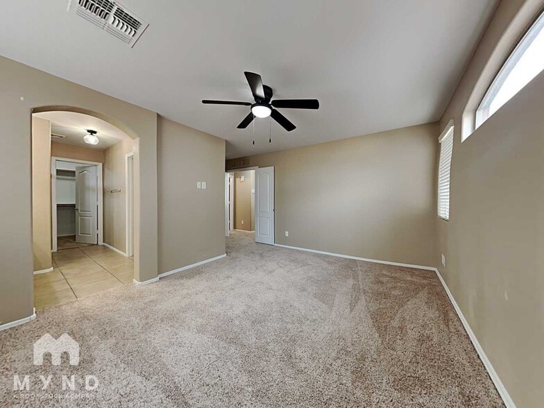 Building Photo - 9924 E Edgewood Ave