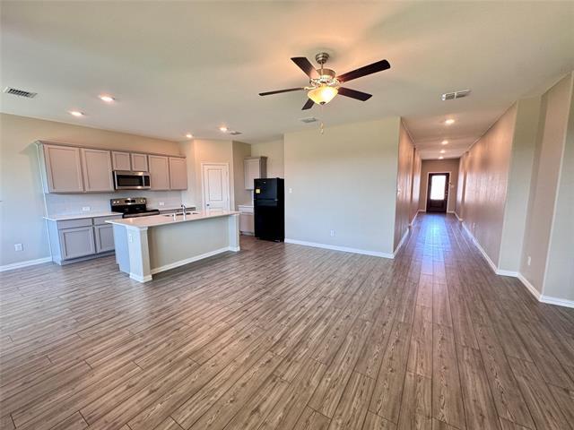 Building Photo - 3401 Riverside Dr