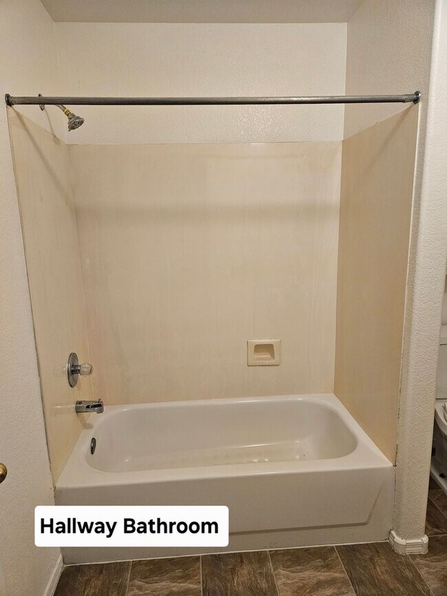 Building Photo - 4 BRM, 2 BA. HOME IN VAL VISTA PLACE in GI...