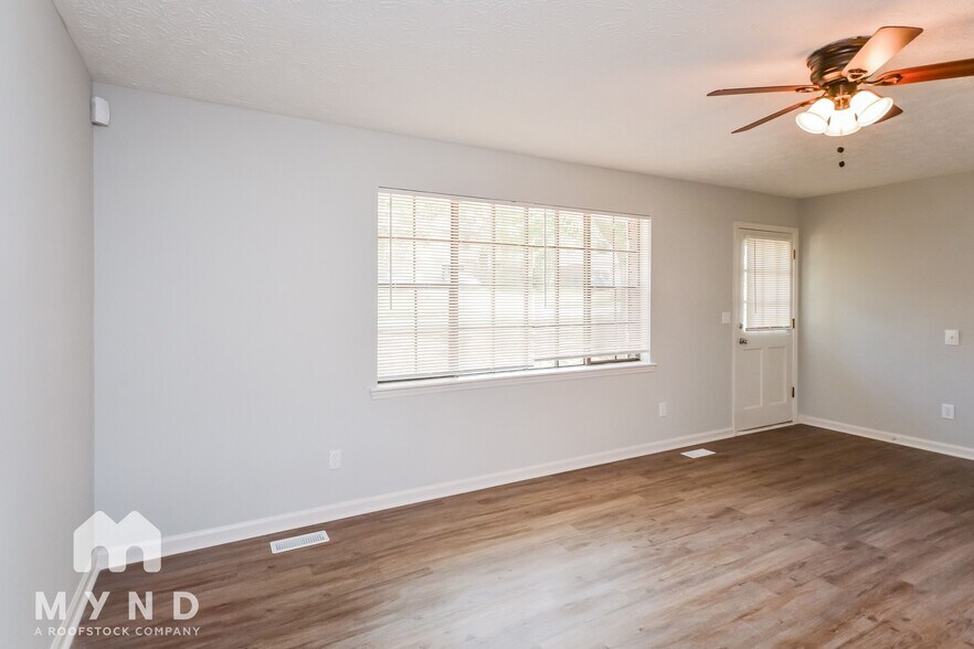 Building Photo - 3553 Charlotte Dr
