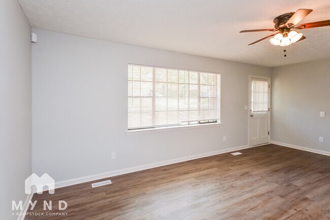 Building Photo - 3553 Charlotte Dr
