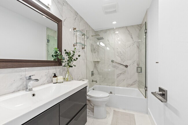 Building Photo - 5601 Collins Ave
