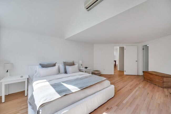 Building Photo - 3 Lynda Ln