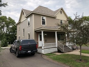 Building Photo - Great 4 Bed 3 Bath! Available June 1st