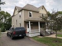 Building Photo - Great 4 Bed 3 Bath! Available June 1st 2025