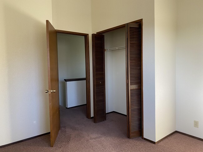 Building Photo - 674 Hidden Creek Rd