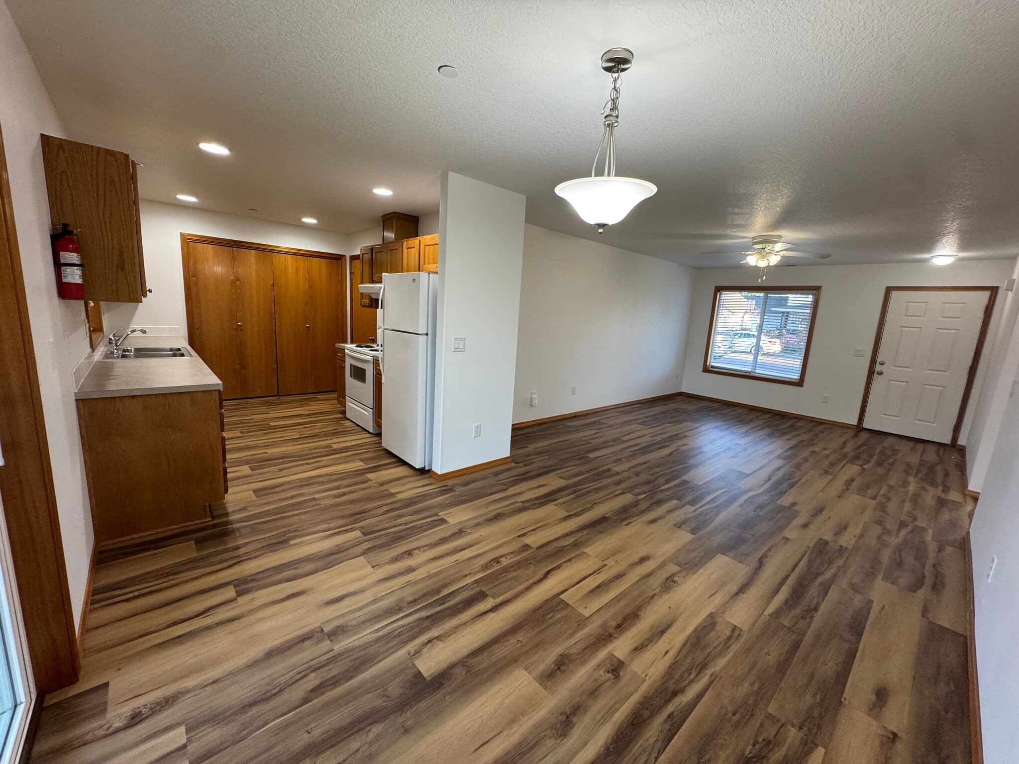 Building Photo - 400 E Washington St