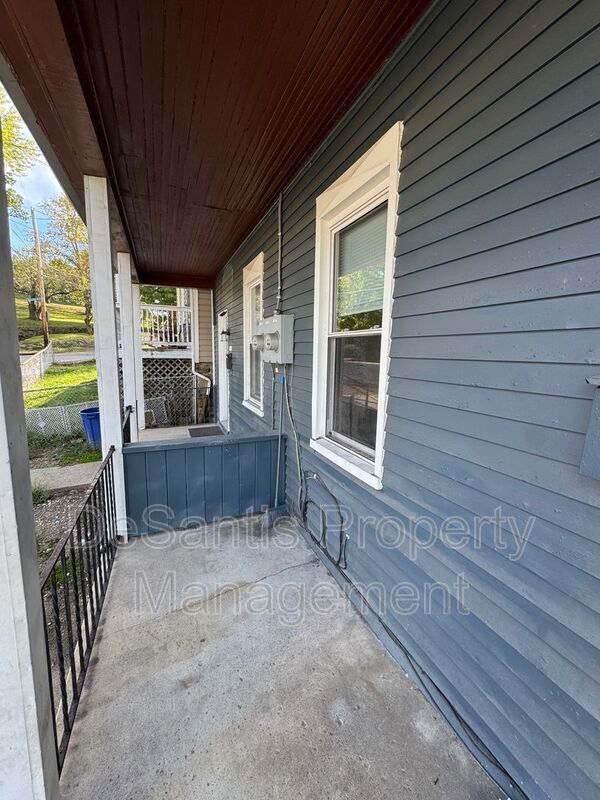 Building Photo - 826 Wallbridge West End St