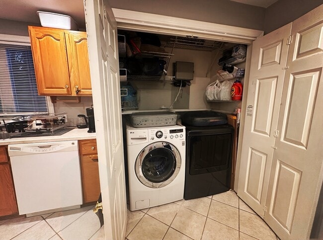 Building Photo - 203 Boston Post Rd