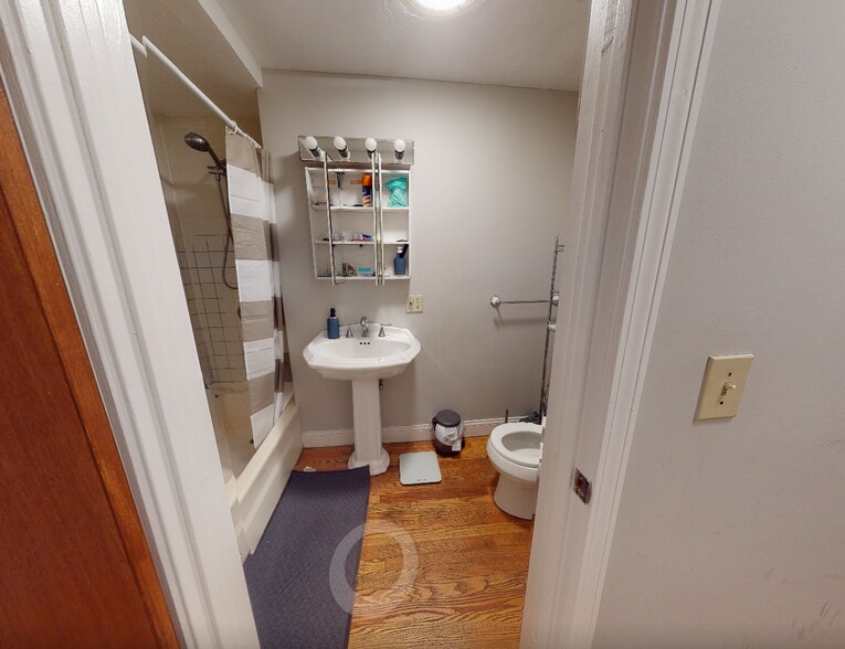 Building Photo - 344 Putnam Ave