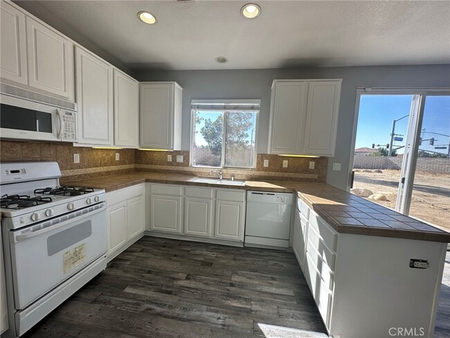 Building Photo - 14886 Shetland Ct