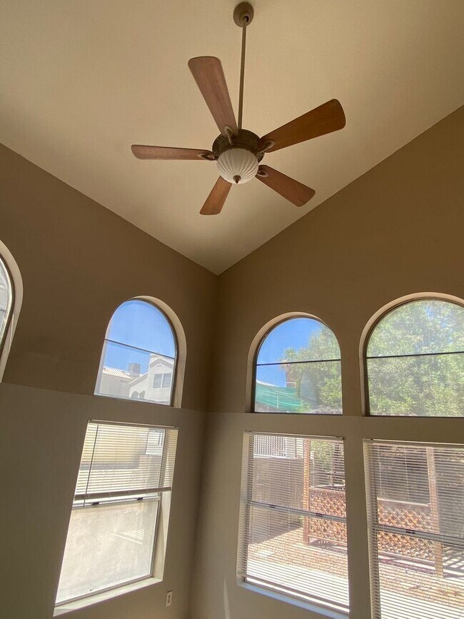 Building Photo - 1425 Spice Sky Dr