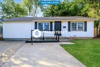 Building Photo - 4 Bedroom Pet-Friendly Home in MIDWEST CIT...