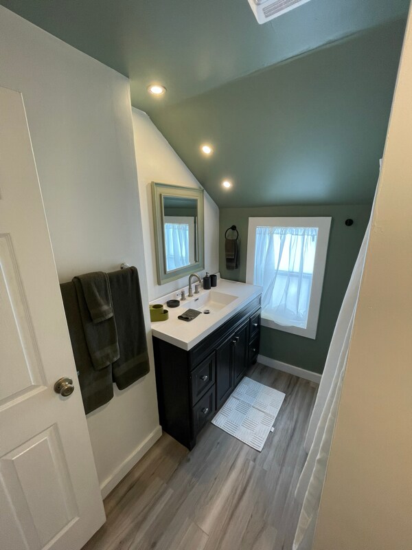 Building Photo - 105 Maple Ct