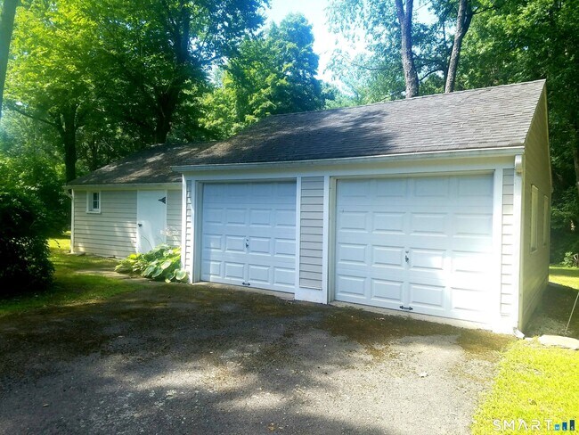 Building Photo - 153 Black Rock Tpke