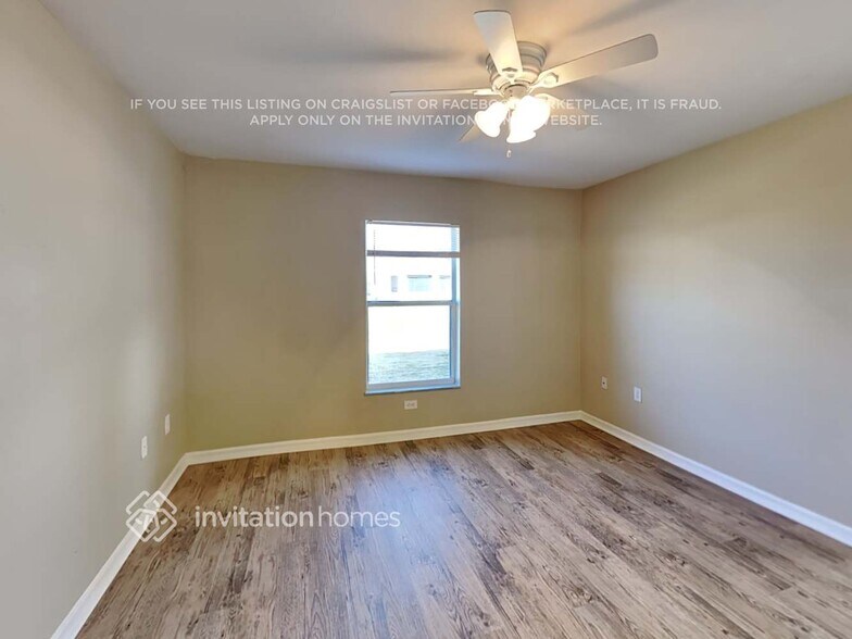 Building Photo - 2217 NE 8th Pl