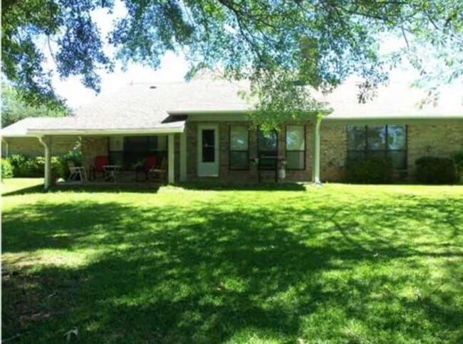 Building Photo - Spacious 3BR House in Byram