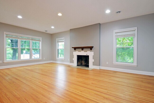 Building Photo - 3552 Irving Ave S