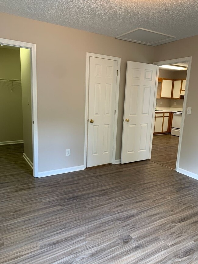 Building Photo - 2114 Wisteria Dr