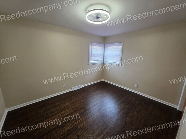 Building Photo - Updated 3 bedroom 1 bathroom House