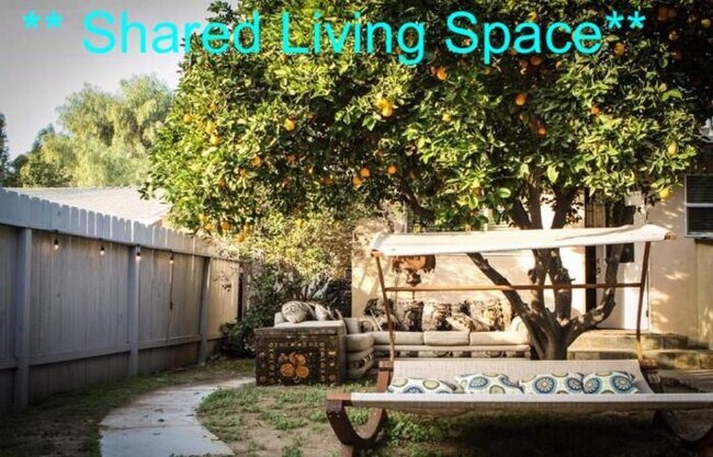 Building Photo - bedroom in Los Angeles CA 91606