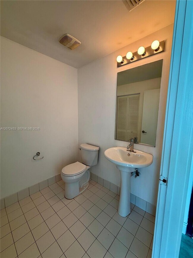 Building Photo - 888 Biscayne Blvd