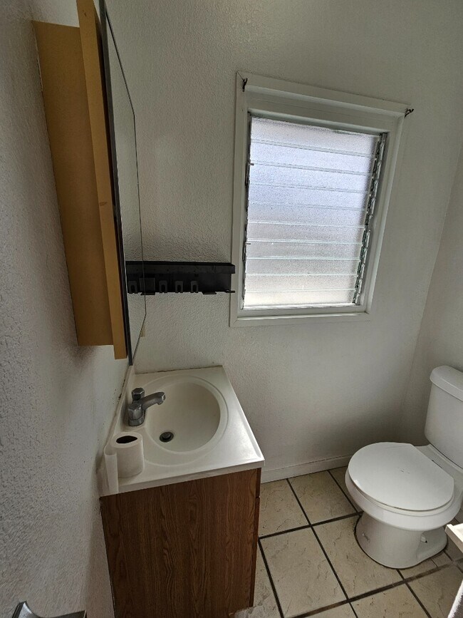 Building Photo - 3 Bed / 2 Bath Single-Family Attached Home...