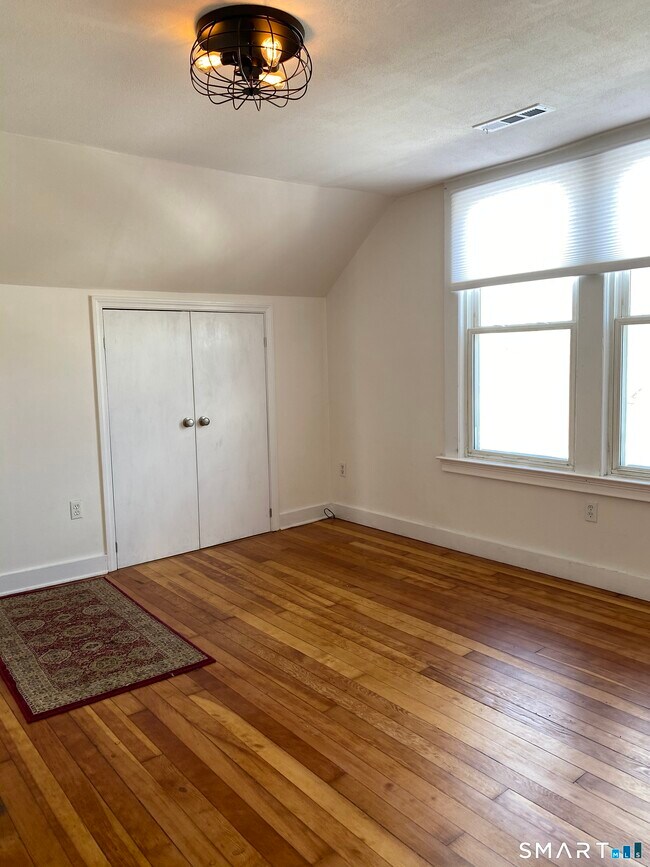 Building Photo - 51 Indian Neck Ave
