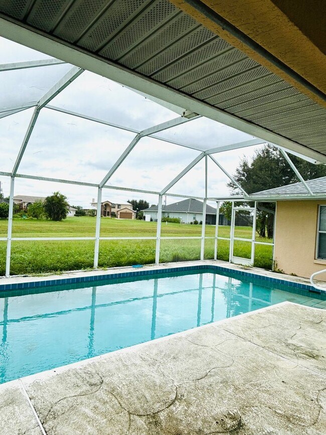 Unbeatable 3br 2bt home with a pool 1596 Nuremberg Blvd