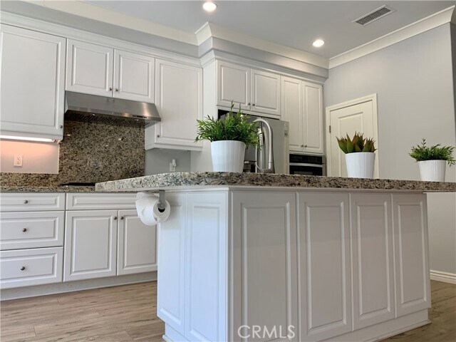 Building Photo - 81 Cipresso