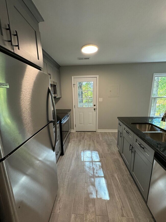 Building Photo - 1707 Choate Pl